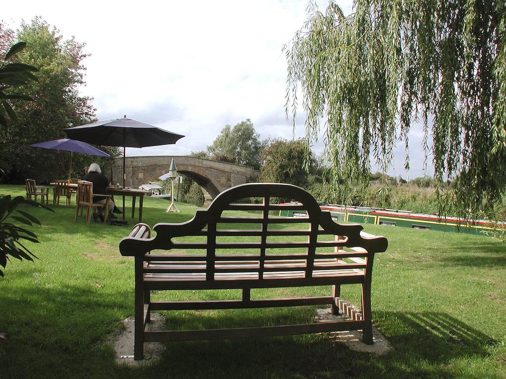 The Trout At Tadpole Bridge Hotell Faringdon Eksteriør bilde